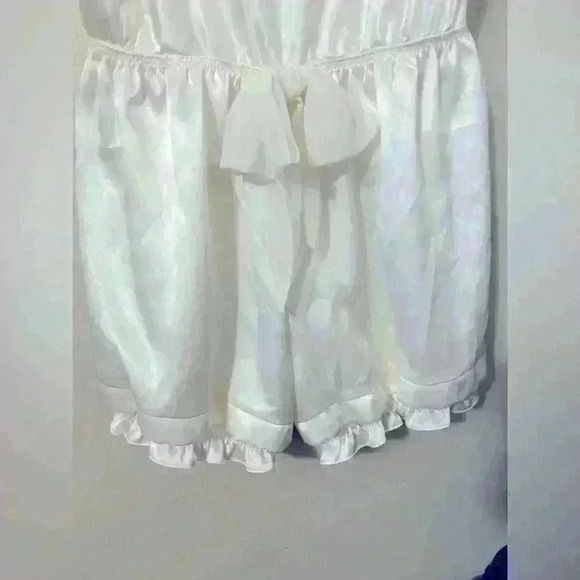 Flora Nikrooz Satin Night Sleepwear Jumper in Ivory Size Medium - Picture 2 of 6